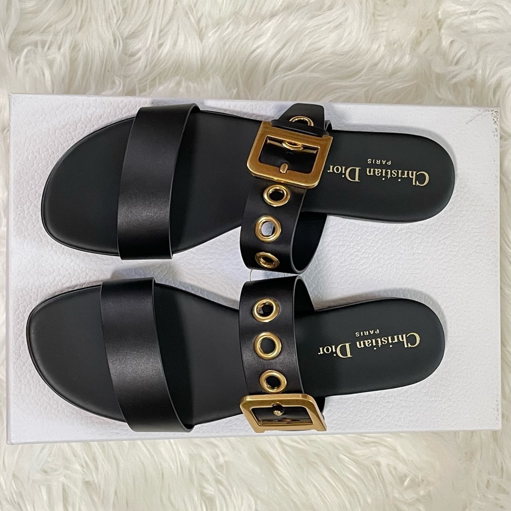 CHRISTIAN DIOR
Calfskin D-Dior Slide Sandals Black / Noir 38